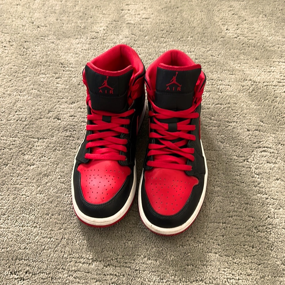 Jordan 1 Mid.